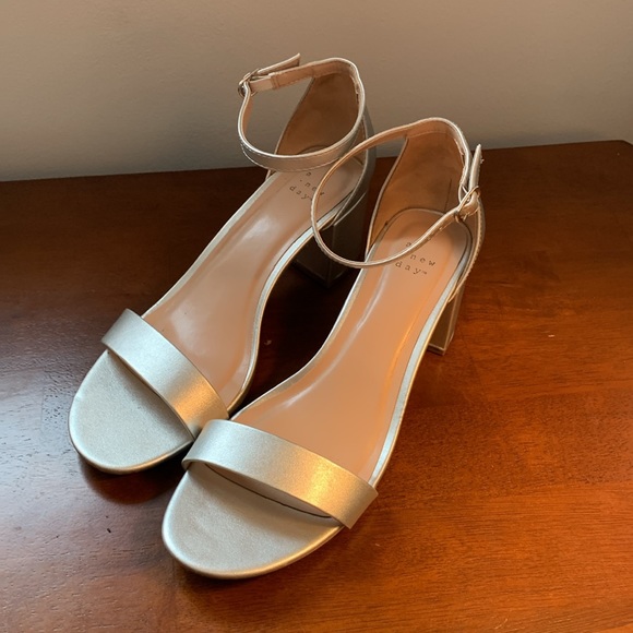 A New Day Pumps Silver Size 9 Women’s in Box - Picture 2 of 7